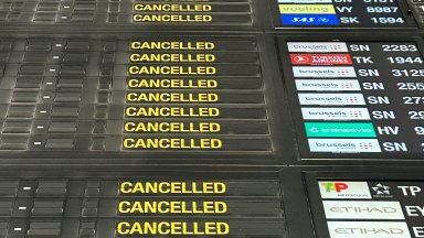 Историческа стачка парализира Белгия, блокира летища, транспорт и бизнес (снимки/видео)