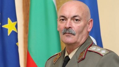 Освобождават заместник-началника на отбраната от Коледа