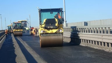 Напредва ремонтът на Дунав мост: нов асфалт на ключовия участък