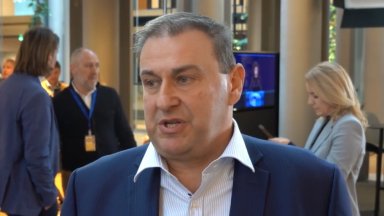 Евродепутатът Емил Радев се обяви срещу продажбата на търг на служебни кучета и коне