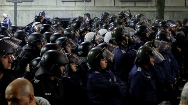 Слави Трифонов: Биха, псуваха и замеряха с бутилки две дами от МЗ заради Васил Пандов