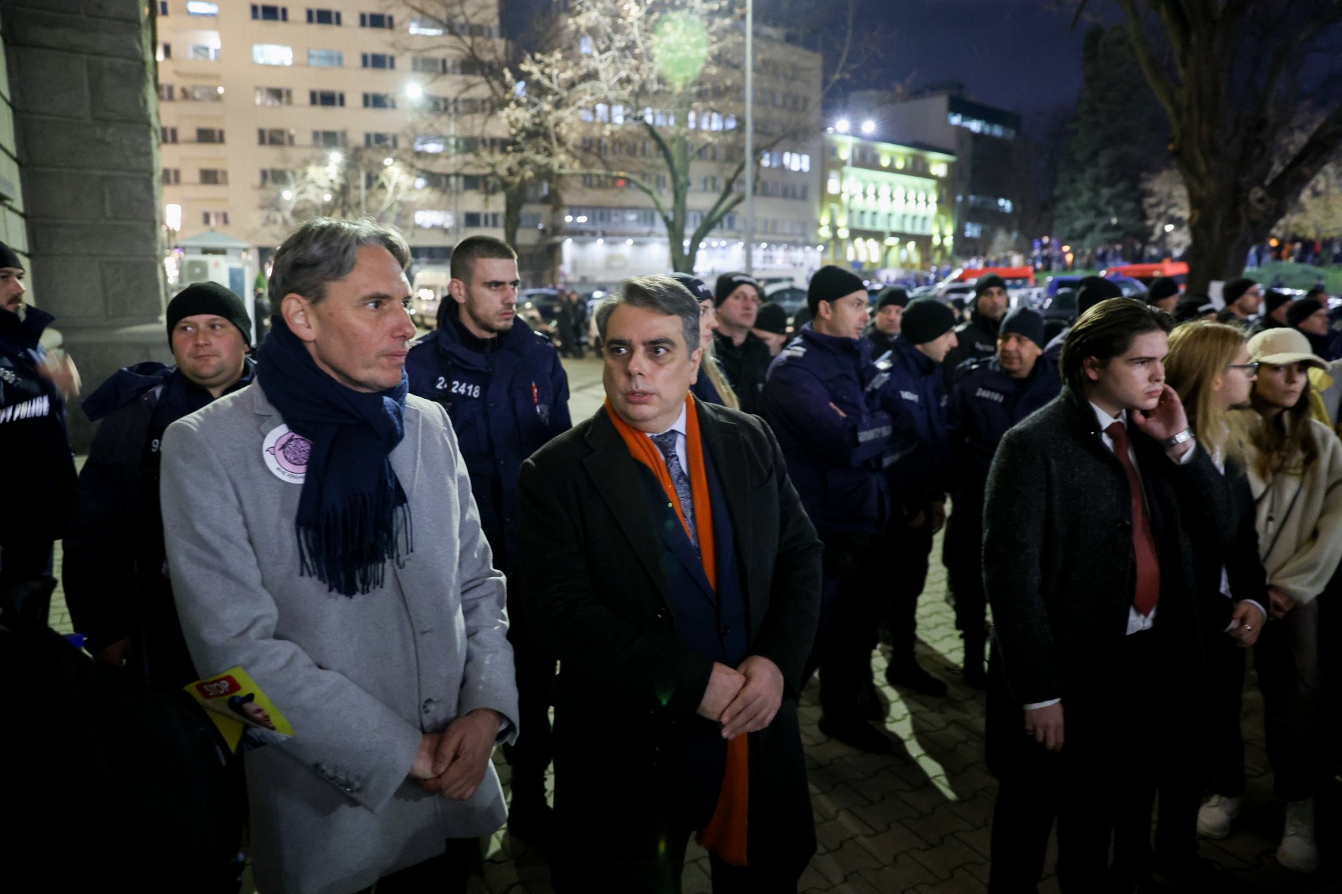 Васил Пандов (вляво), Асен Василев и Калоян Дървов от младежкото ПП (най-вдясно)
