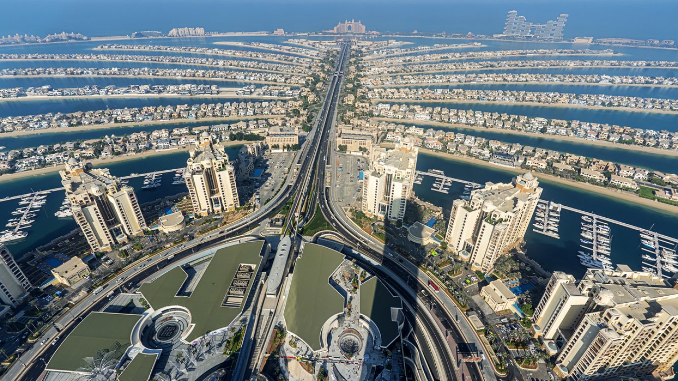 Палм Джумейра: Десет факта за шедьовъра на Дубай