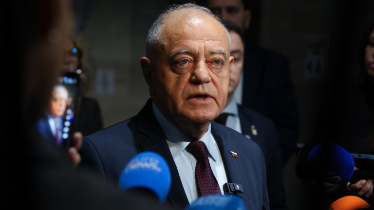 От ДСБ искат Андрей Гюров за служебен премиер