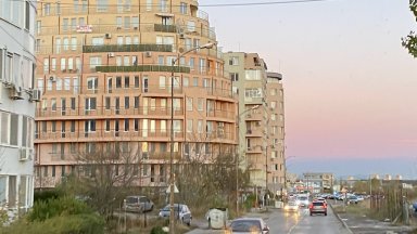 Без страх от еврото, но под натискa на цените: Защо младите не бързат да купуват имоти?