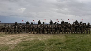 НАТО планира да изгради нова отбранителна "гореща зона" на източния си фланг