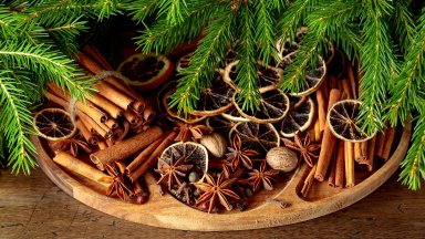 Тайната на коледните подправки: Канела, карамфил и индийско орехче