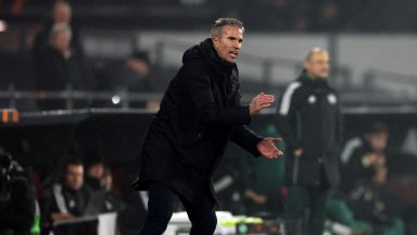 Решение на треньор, а не на баща: Ван Перси даде професионален дебют на 19-годишния си син