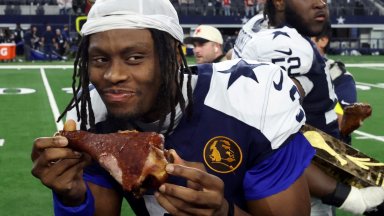 Каубоите изядоха пуйката, а вероятно и шансовете за плейофи на хегемона от последните години