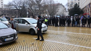 Протест на "Величие" блокира центъра на София (снимки/видео)