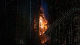 Броят на жертвите в Хонконг достигна почти 130, 89 от тях още не са идентифицирани (снимки)
