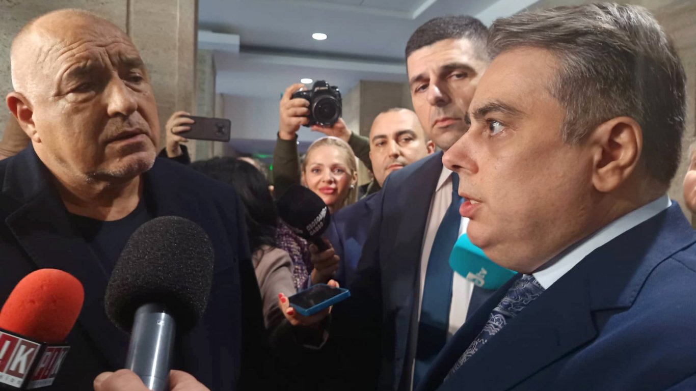 Кой чии уши ще дърпа: Борисов, Василев и Мирчев си размениха реплики в  кулоарите на НС (видео) | dnes.dir.bg