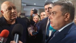 Кой чии уши дърпа: Борисов, Василев и Мирчев си размениха реплики в кулоарите на НС (видео)