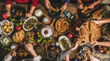 В периода на кулинарните удоволствия: Как да не преяждаме по празниците