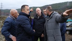 Желязков от бедстващия Симитли: До преливане на язовира има 40 см  (видео/снимки)