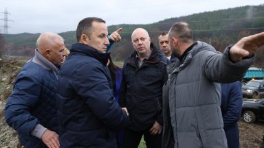 Желязков от бедстващия Симитли: До преливане на язовира има 40 см  (видео/снимки)