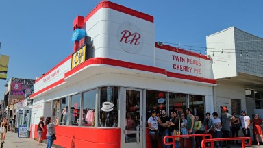 Носталгията "Туин Пийкс" ухае на пай и кафе 