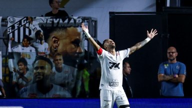 Контузеният Неймар даде тон за победа, която може да спаси Сантос