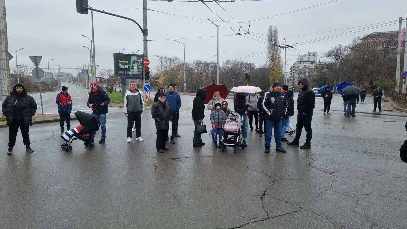 Протестиращи срещу "Зелената зона" блокираха моста "Чавдар" в столицата