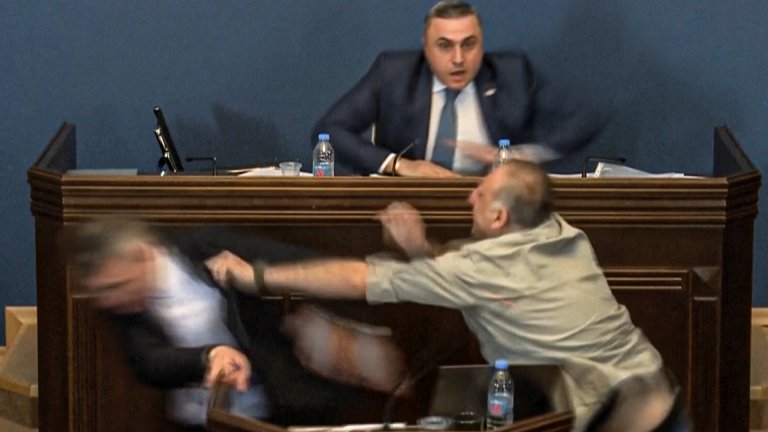 Арестуваха опозиционен грузински политик за опит за палеж на правителствена сграда (видео)