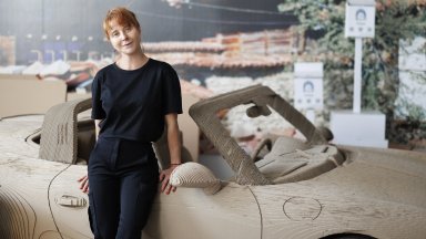 Жени Илиева и нейният детски свят от масивен картон