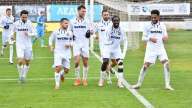 Четвърта поредна победа за Славия след спектакъл със спорно съдийство