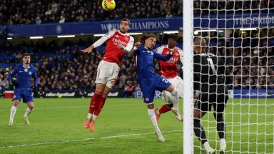 Издънка или крачка към титлата? Арсенал не пречупи десетима от Челси