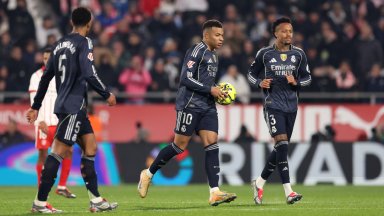 Реал "трите хикса" Мадрид сдаде върха на Барселона