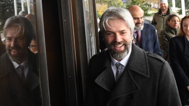 Кметът на Варна се върна на работа в общината, обмисля промени в екипа си (видео/снимки)