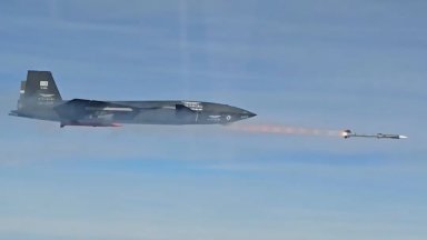 Турски безпилотен изтребител извърши първата в света стрелба по въздушна цел