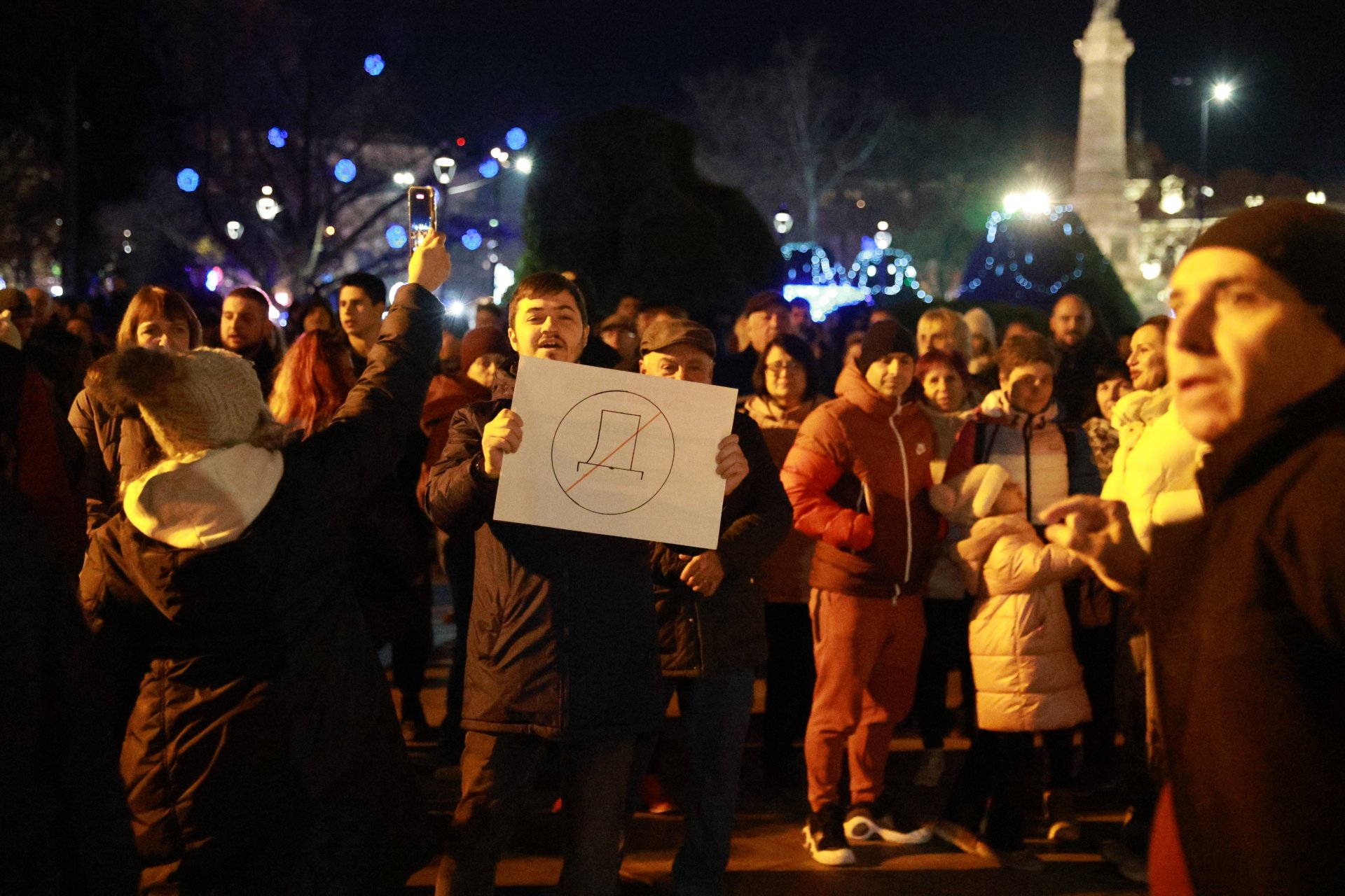 Граждански протест срещу Бюджет 2026 се провежда пред Съдебната палата в Русе.