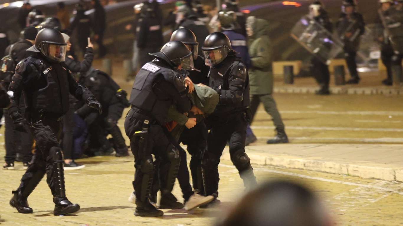 Син на Бобоков сред задържани по време на протест, при друг са намерили 31 000 лева