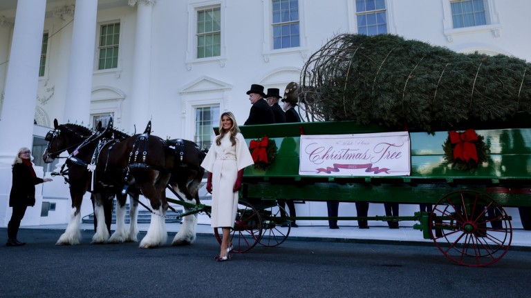 Мелания Тръмп представи коледната украса на Белия дом (снимки) 