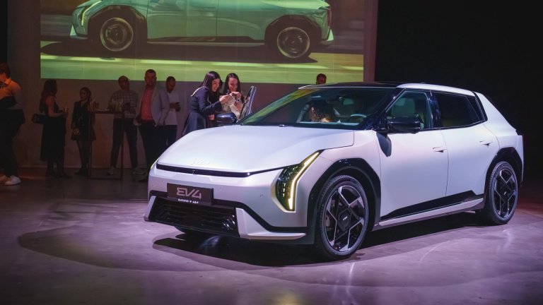 Електрическият хечбек Kia EV4 беше представен у нас