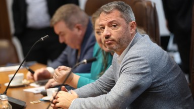 Делян Добрев: Бюджетният ремонт не засяга социалните разходи, орязва капиталови инвестиции