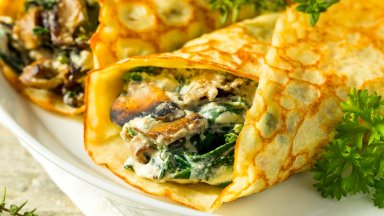 Палачинки със спанак, гъби и сметана