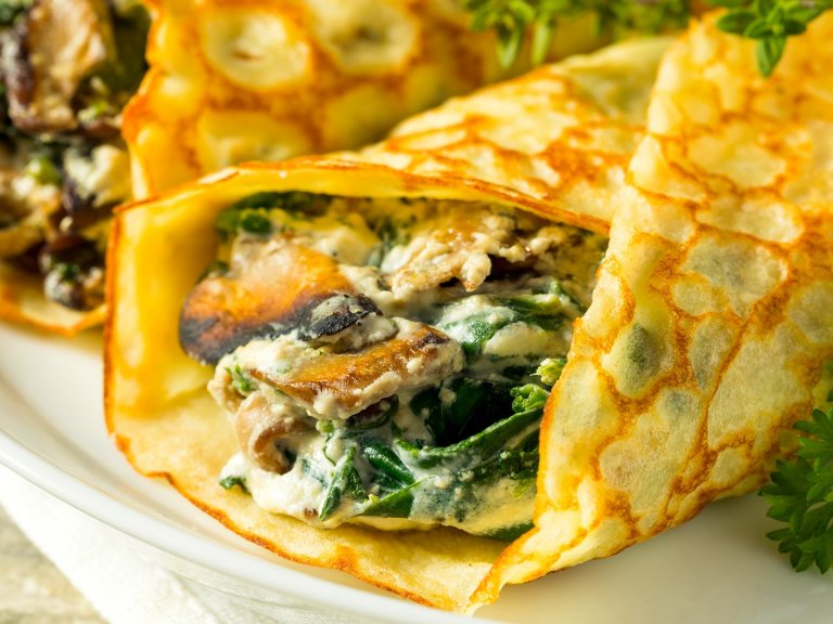 Палачинки със спанак, гъби и сметана