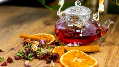 За празниците: Коледен чай с грейпфрут, портокал и боровинки