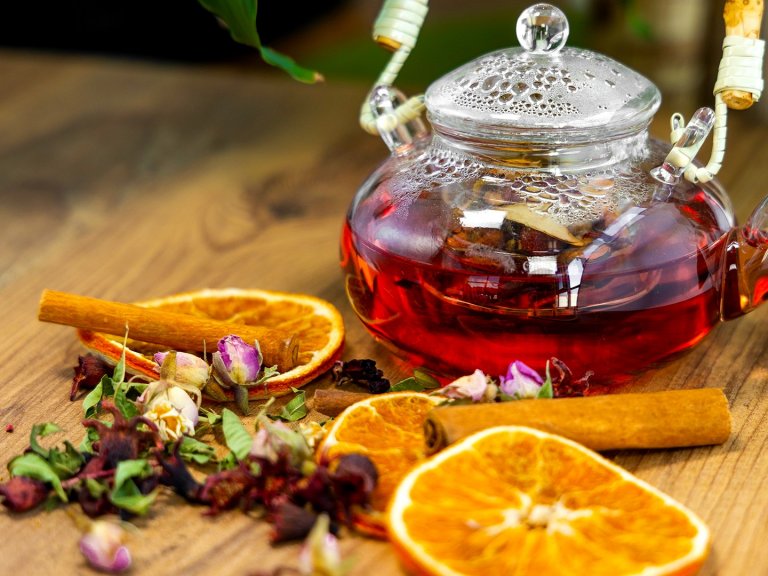 За празниците: Коледен чай с грейпфрут, портокал и боровинки