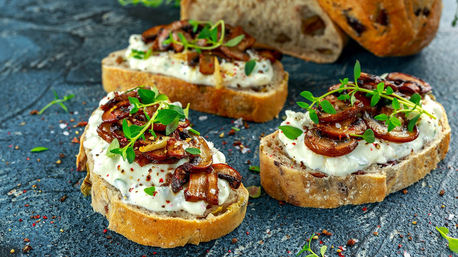 Сандвичи с печени гъби и извара