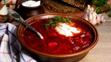 Борш с пилешки бульон