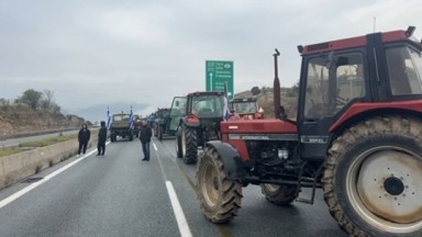 Гръцките фермери променят тактиката на блокадите, ще затварят пътища за по-дълго