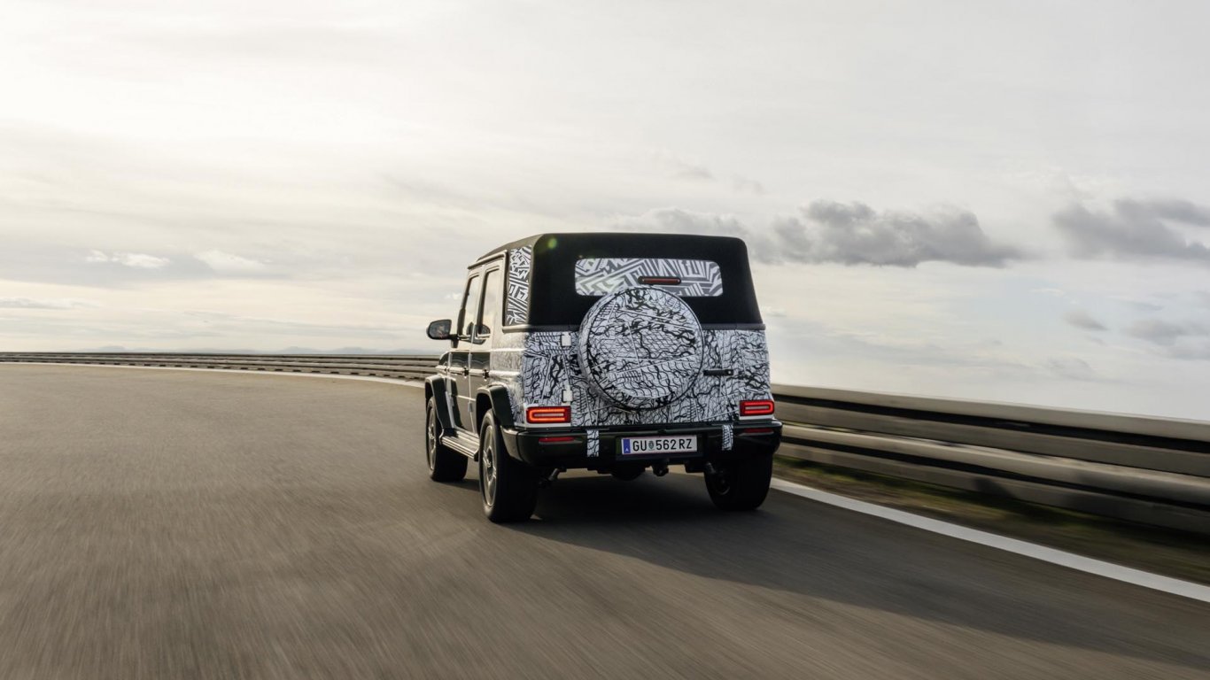 Семейството на легендарната G-класа се разраства с нов кабриолет