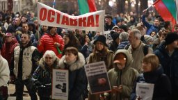 Протести в страната поискаха и в сряда вечер оставката на правителството (снимки/видео)