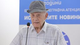 Отиде си поетът Найден Вълчев, създал вечния текст на "Една българска роза"