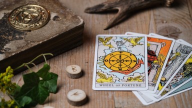 Таро прогноза за декември: Какво предстои за всеки зодиакален знак?