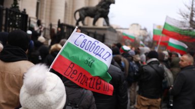 "Величие" на протест пред Съдебната палата заради задържаните за Исторически парк (снимки/видео)