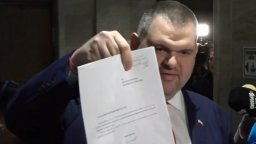 Пеевски за ПП-ДБ: 9 м. бяха с ДПС, не могат да избягат от миналото си, ще ги застигна всички