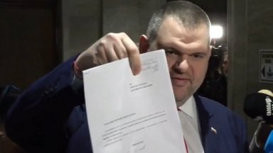 Пеевски за ПП-ДБ: 9 месеца бяха с ДПС, не могат да избягат от миналото си, ще ги застигна всички