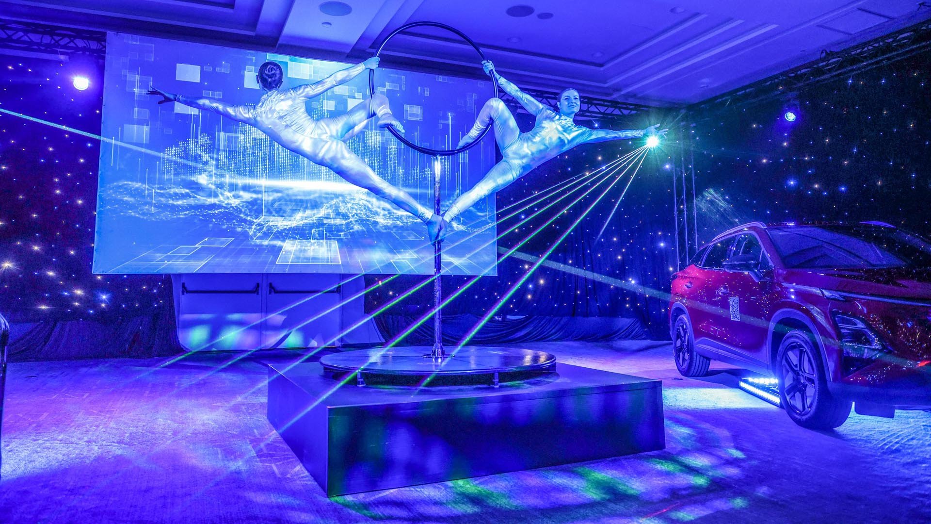 Ключовите модели на Omoda и Jaecoo бяха представени от изящно артистично представление